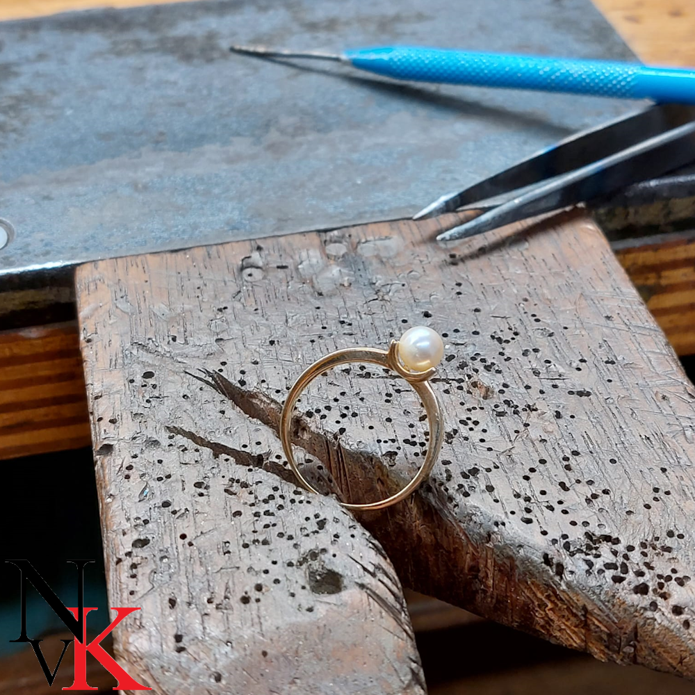 NvK Goudsmederij - Gouden ring met parel