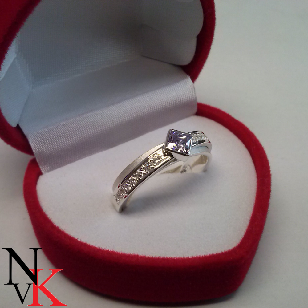 NvK Goudsmederij - Zilveren ring met zirkonia