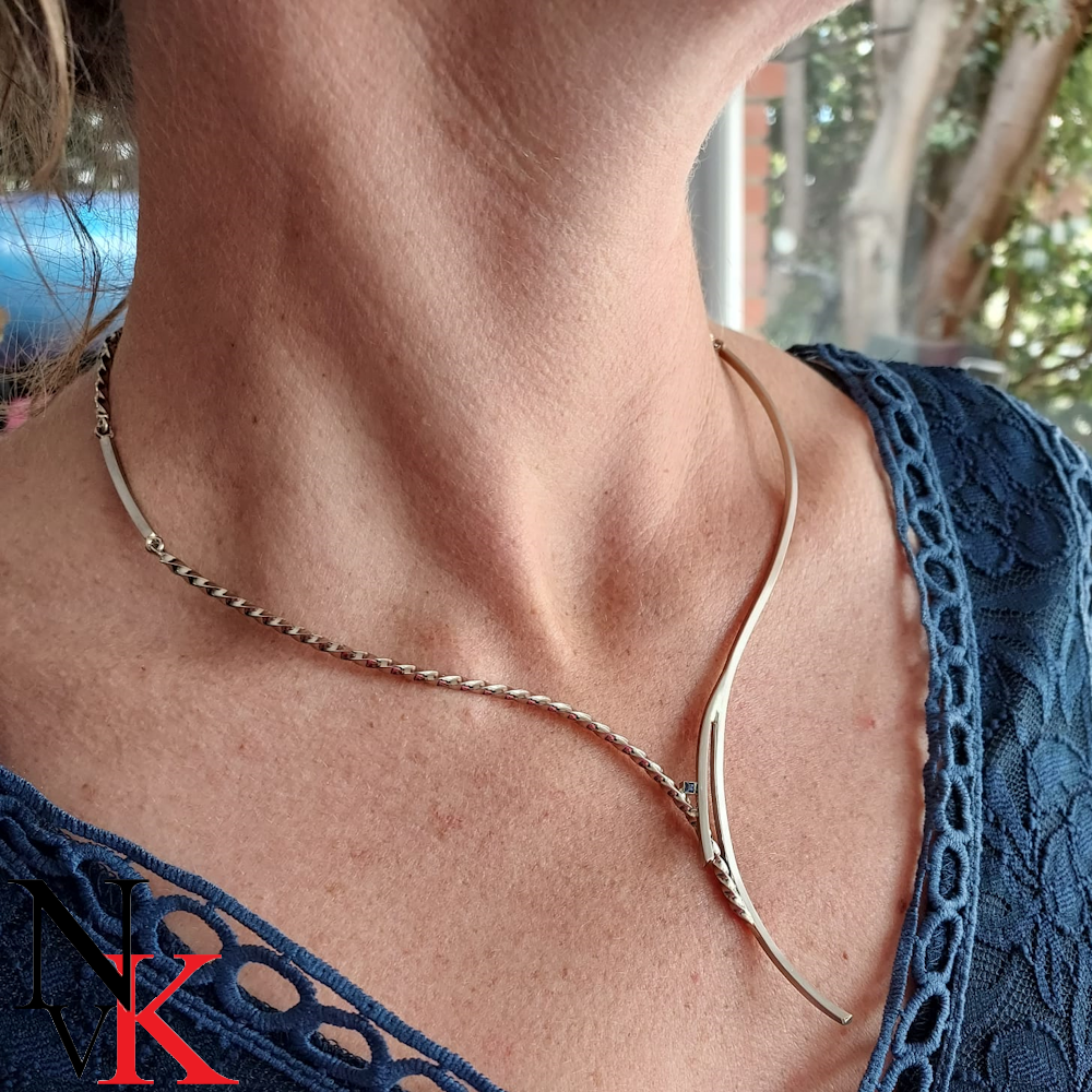 NvK Goudsemderij witgouden spang met saffier