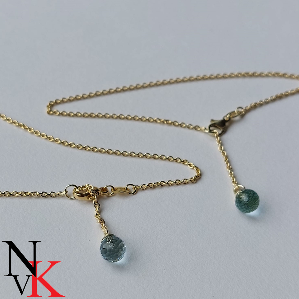NvK Goudsmederij Geelgouden armbandjes met blauwe topazen aan de verlengstukken