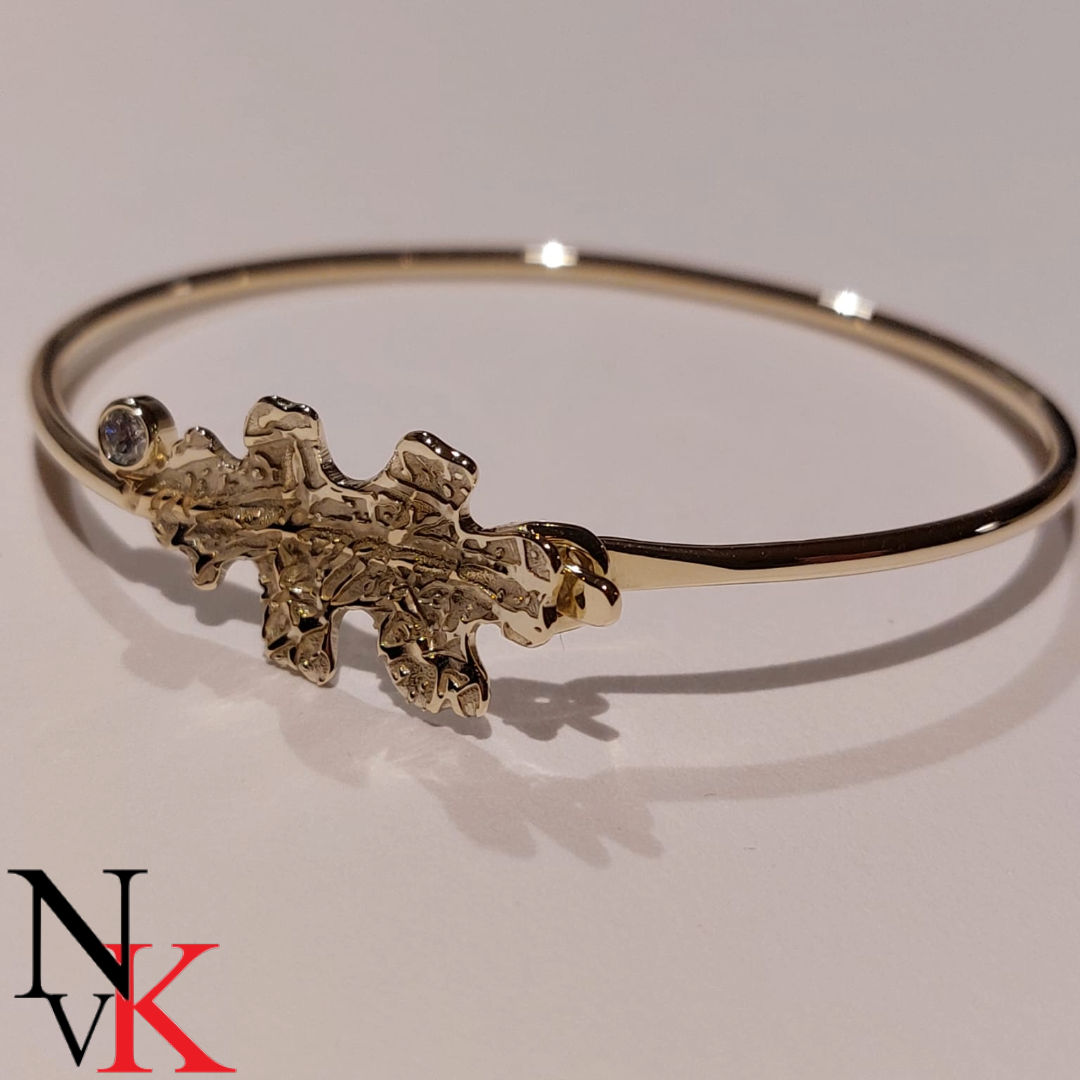 NvK Goudsmederij - Geelgouden hanger met eikenblad