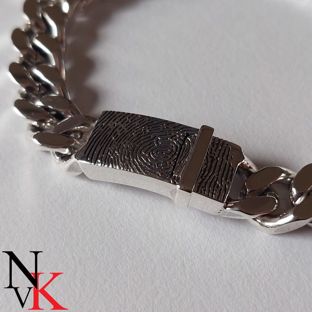 NvK Goudsmederij zilveren heren armband met vingerafdruk en as verwerkt