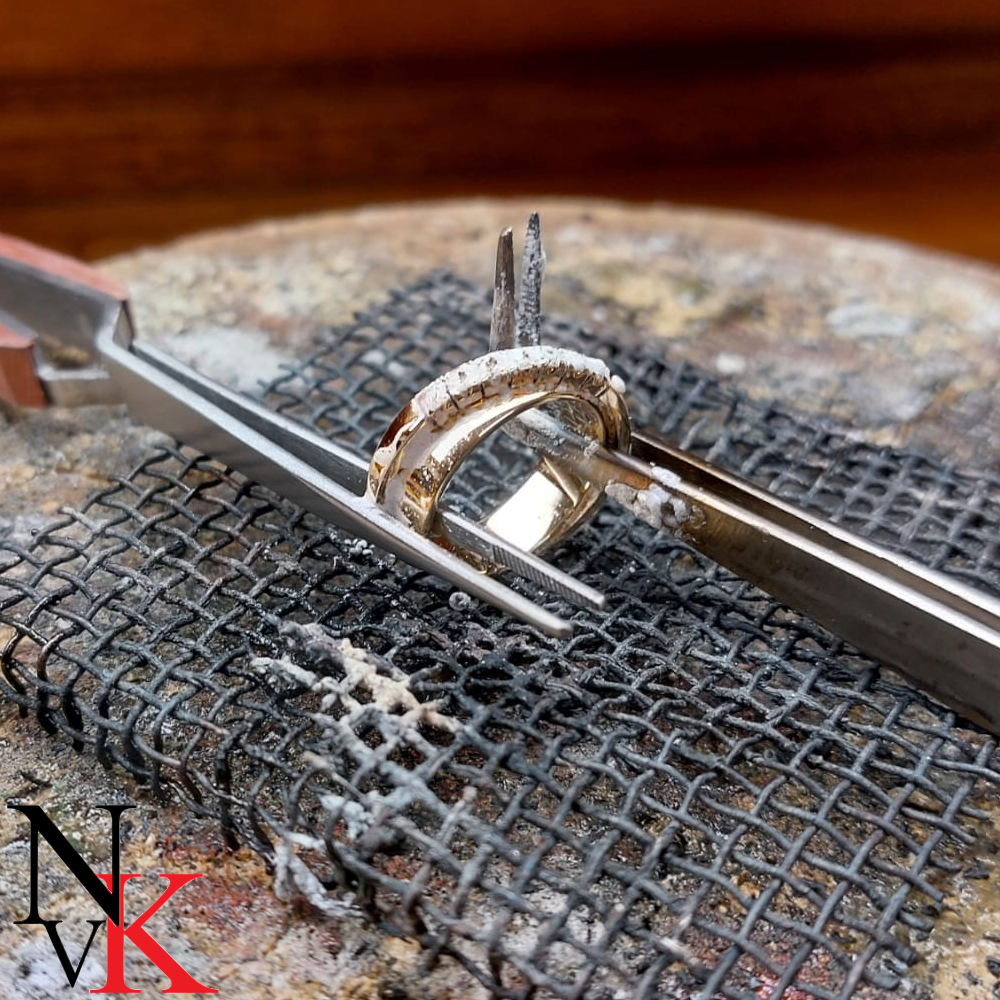NvK Goudsmederij ring van oud goud