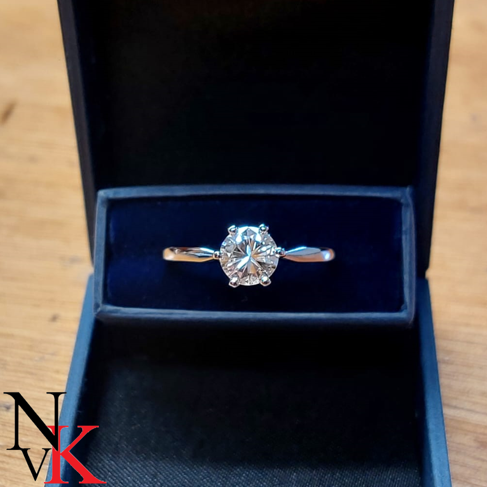 NvK Goudsmederij witgouden ring 1 karaat diamant