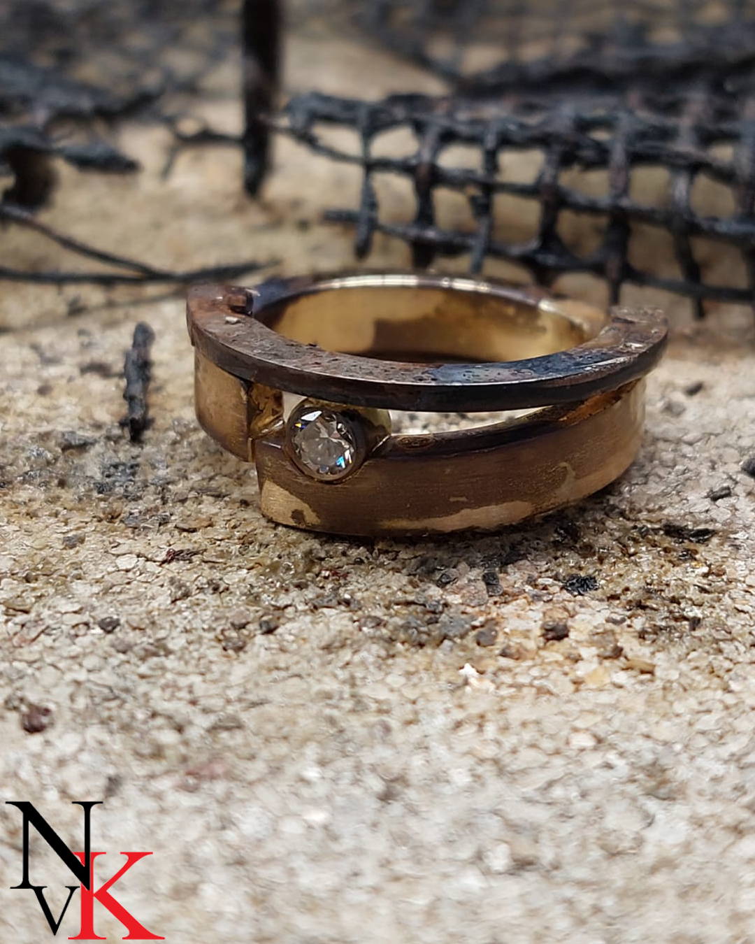 NvK Goudsmederij - Bicolor trouwringen van oudgoud met diamant uit oude ring