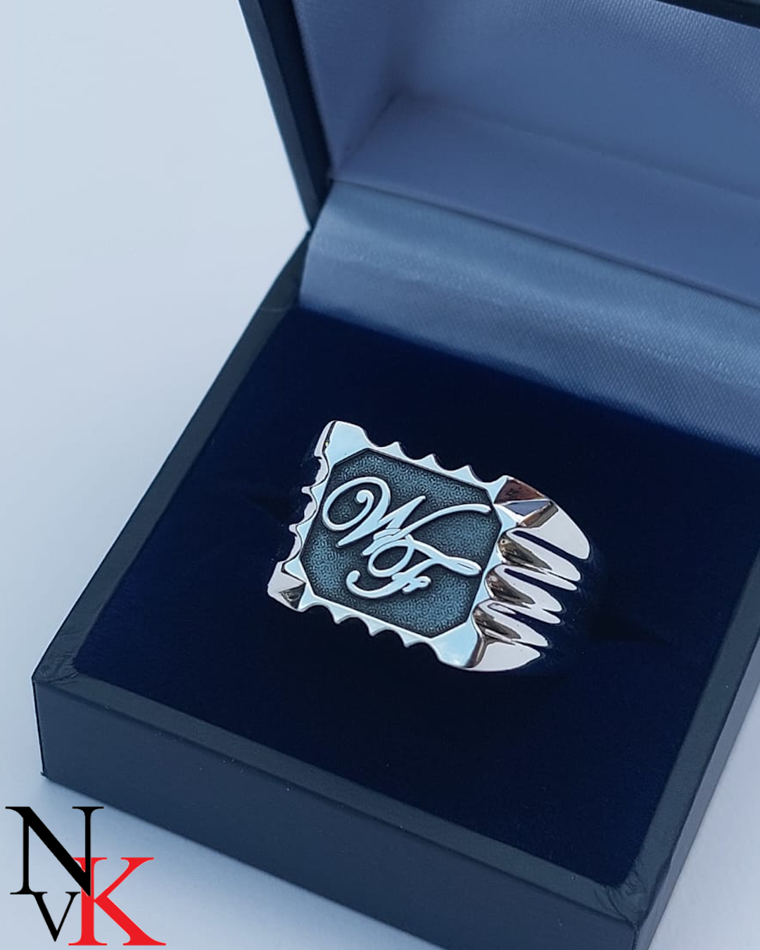 NvK Goudsmederij zilveren zegelring met monogram 3