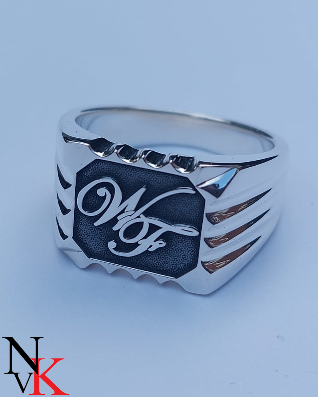 NvK Goudsmederij zilveren zegelring met monogram 3