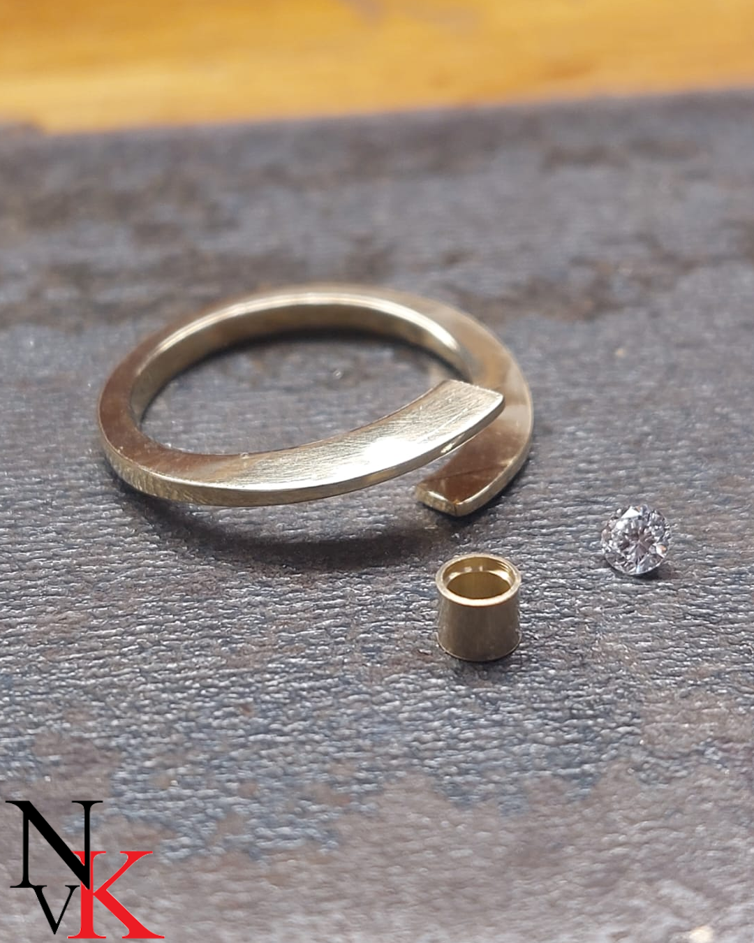 NvK Goudsmederij geelgouden solitair ring met diamant