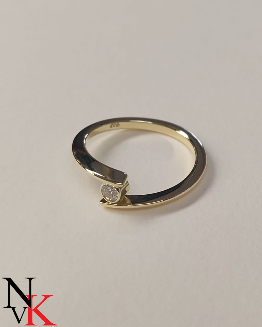 NvK Goudsmederij geelgouden solitair ring met diamant