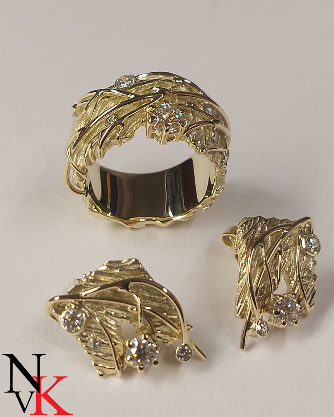NvK Goudsmederij set ring met oorbellen van geelgoud en diamant