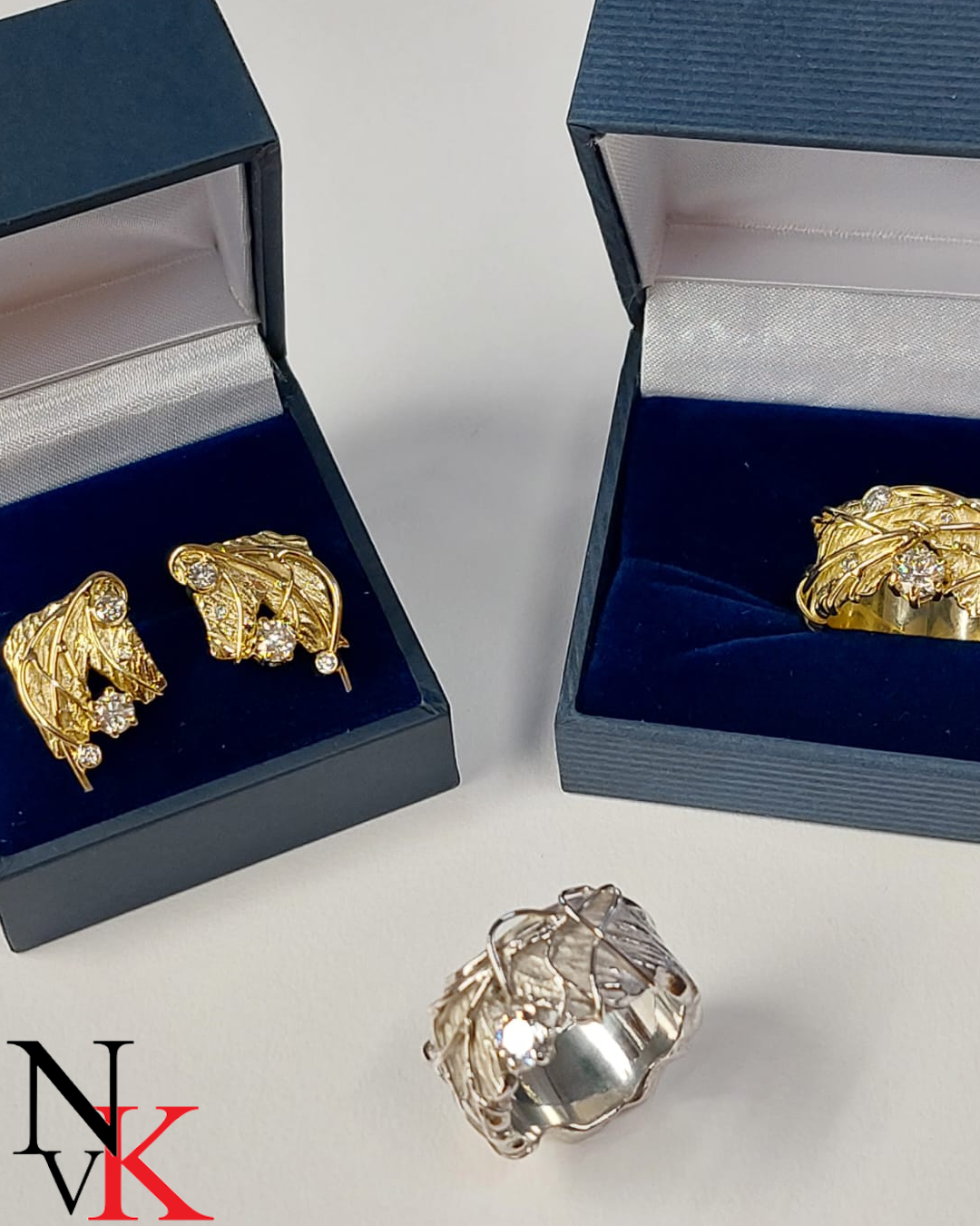 NvK Goudsmederij set ring met oorbellen van geelgoud en diamant