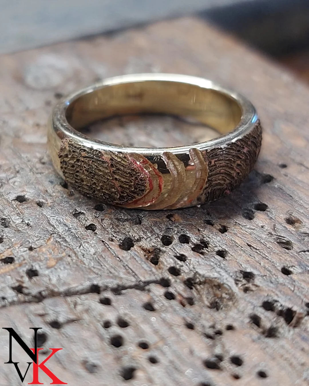 NvK Goudsmederij gouden ring met oudgoud met vingerafdrukken