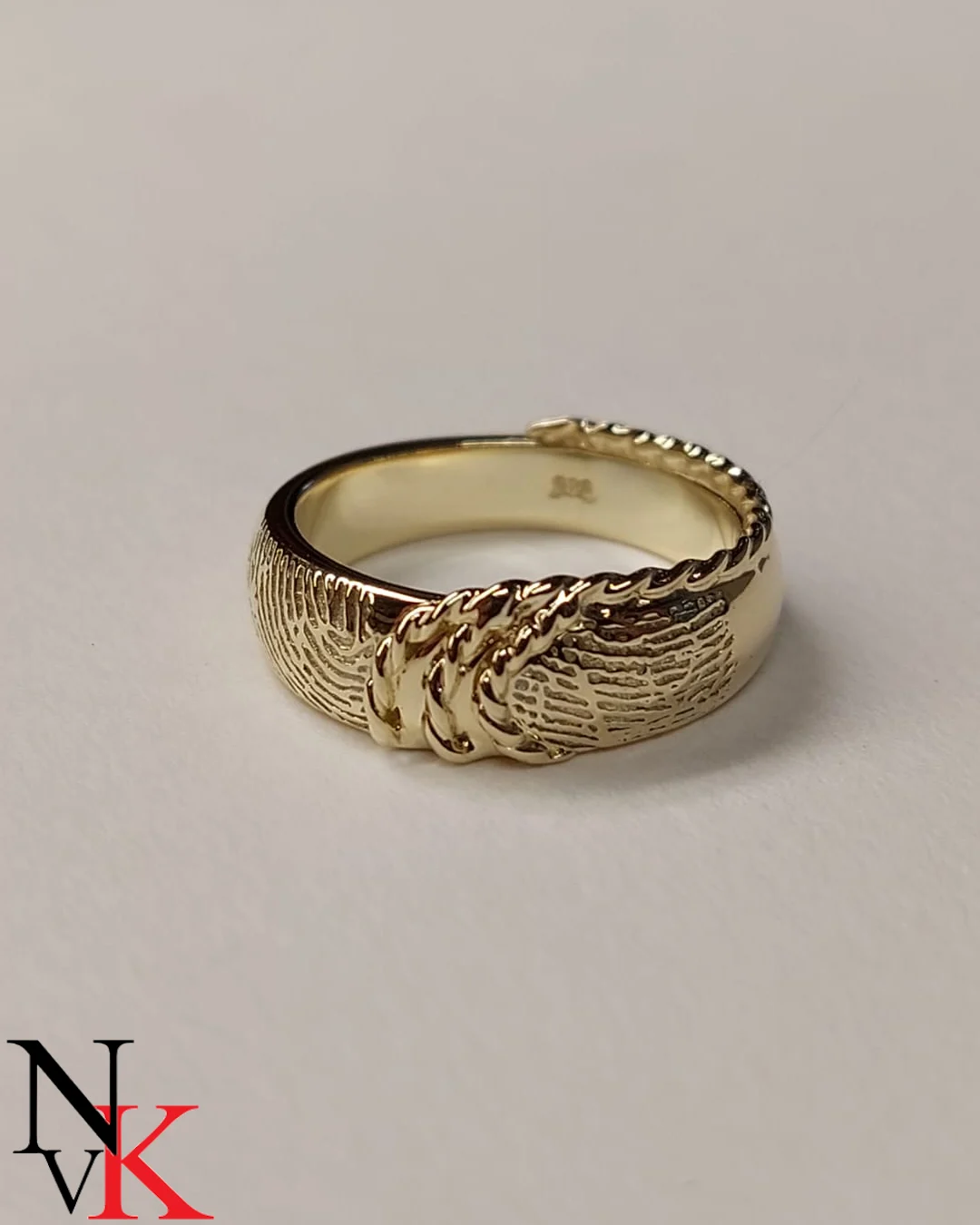 NvK Goudsmederij gouden ring met oudgoud met vingerafdrukken